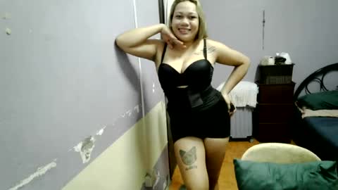 pretty_lyn08 online show from July 14, 3:47 pm