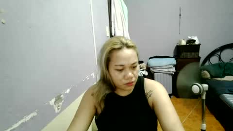 pretty_lyn08 online show from July 15, 11:44 am