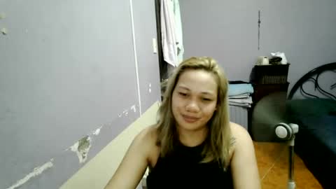 pretty_lyn08 online show from July 15, 3:24 pm