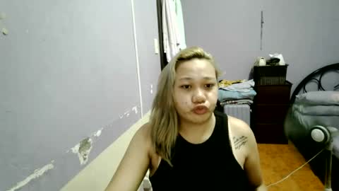pretty_lyn08 online show from July 15, 6:09 pm