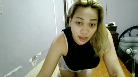 pretty_lyn08 online show from July 15, 8:21 pm