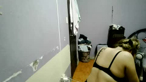 pretty_lyn08 online show from July 16, 6:20 pm