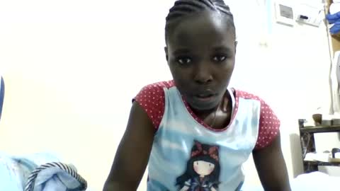 pretty_petite_ebony online show from August 4, 1:57 am