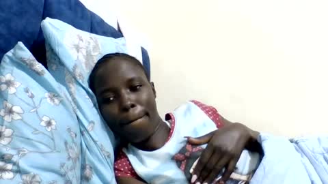 pretty_petite_ebony online show from August 4, 3:03 am