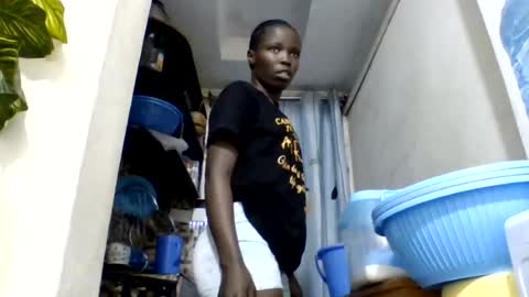 pretty_petite_ebony online show from August 5, 7:06 am