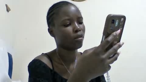 pretty_petite_ebony online show from August 6, 4:33 am