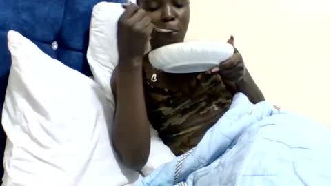 pretty_petite_ebony online show from August 7, 4:12 am