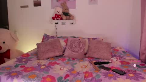 pretty_pettite online show from August 15, 1:09 am