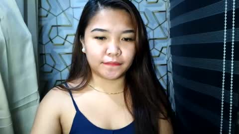 pretty_pharsa online show from August 12, 8:33 pm