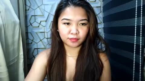 pretty_pharsa online show from August 12, 9:39 pm