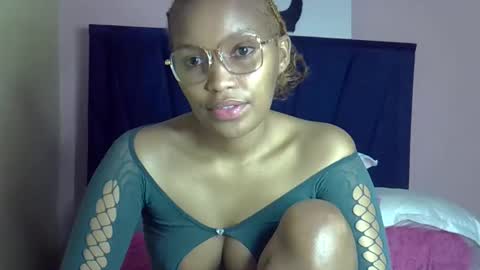 prettybamb online show from April 3, 2:30 am