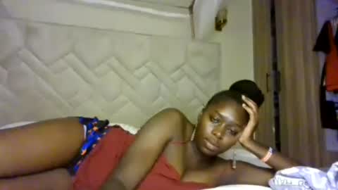 prettydulce online show from August 3, 3:46 am