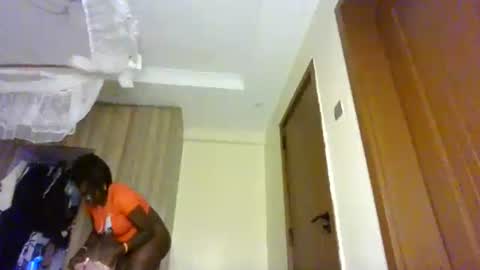 prettydulce online show from August 11, 2:57 am