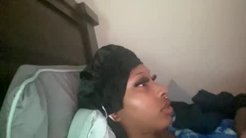 prettyfacefemale online show from June 12, 4:41 am
