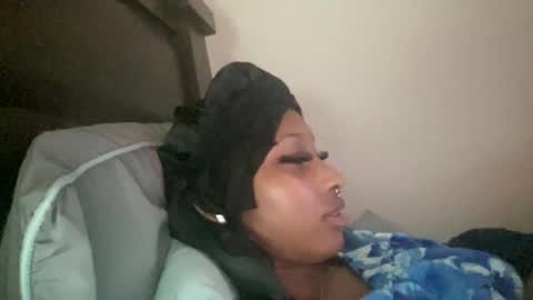 prettyfacefemale online show from June 12, 5:47 am