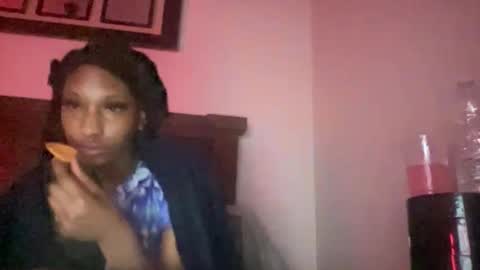 prettyfacefemale online show from June 12, 7:15 am