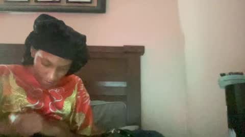 prettyfacefemale online show from August 6, 7:07 am