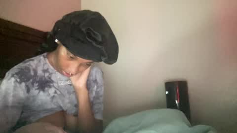 prettyfacefemale online show from August 12, 4:53 pm