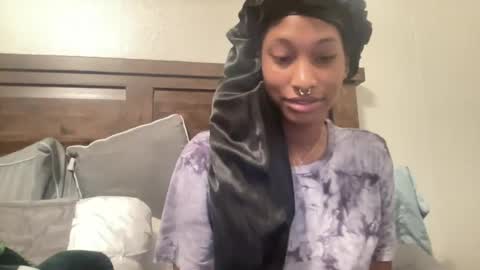prettyfacefemale online show from August 12, 7:27 pm