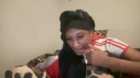 prettyfacefemale online show from September 10, 2:02 am