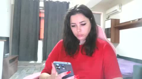 prettyjulliette online show from July 22, 1:35 pm