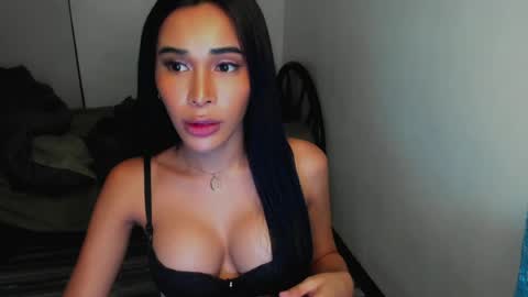 Your wifey online show from April 6, 11:42 pm