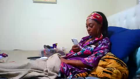 prettylondond online show from August 10, 4:36 am
