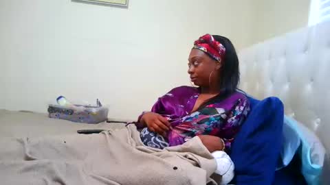 prettylondond online show from August 10, 7:37 pm