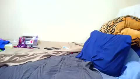prettylondond online show from August 13, 2:47 am