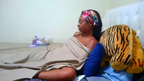 prettylondond online show from August 14, 11:03 am