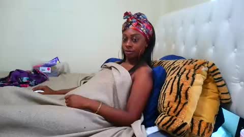 prettylondond online show from August 14, 8:23 pm