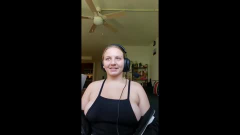 prettymoneychaser online show from April 24, 7:18 pm