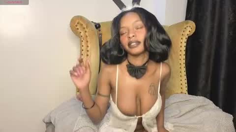 pretty peshy online show from August 10, 7:37 pm