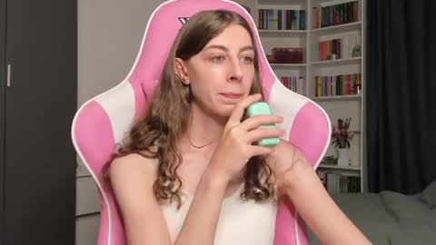 Sophie online show from July 31, 8:20 am