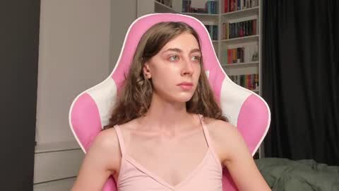 Sophie online show from August 6, 3:22 pm