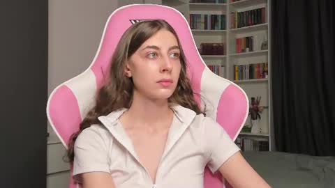 Sophie online show from August 8, 9:31 am