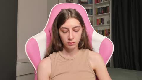 Sophie online show from August 11, 11:45 am