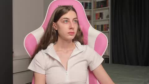 Sophie online show from August 17, 6:40 am