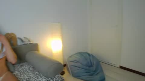 prettyvanessa online show from August 15, 1:15 pm