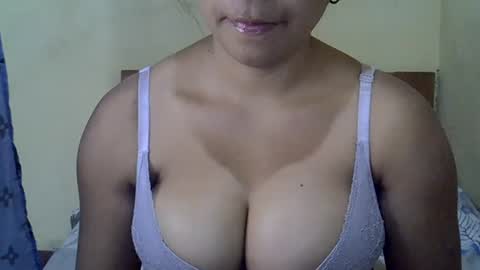 prettyy01 online show from August 3, 8:32 am