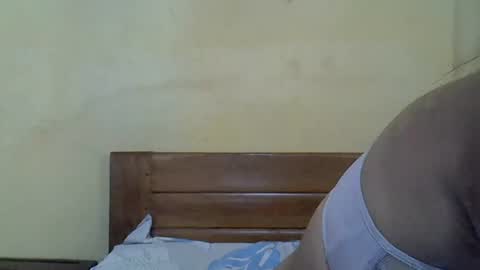 prettyy01 online show from August 6, 7:07 am