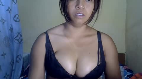 prettyy01 online show from August 10, 8:32 pm