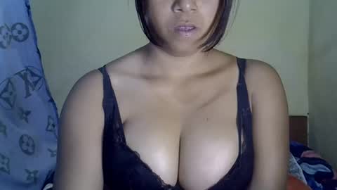 prettyy01 online show from August 11, 12:01 am