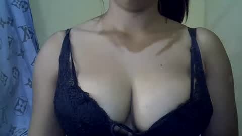 prettyy01 online show from August 11, 7:49 pm
