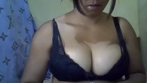 prettyy01 online show from August 13, 6:55 pm