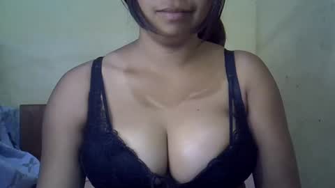 prettyy01 online show from August 14, 6:22 pm