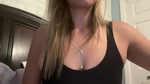 prettyyykittyyy22 online show from August 22, 5:13 am