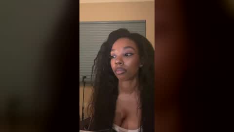 primrose22 online show from August 11, 4:47 am