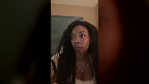 primrose22 online show from August 12, 5:43 am