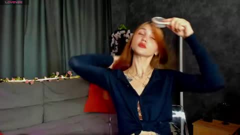Lily online show from August 4, 2:19 am
